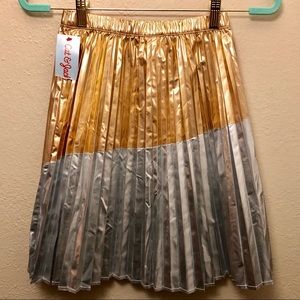 NWT Gold & Silver Metallic Skirt (Girls 7/8)👧🏼🎀